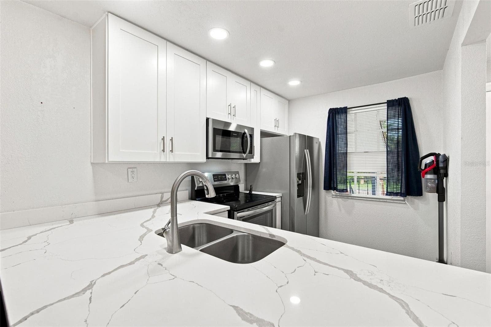 Condominium at 5005 BORDEAUX VILLAGE PL #202, TAMPA, photo 19 of 38