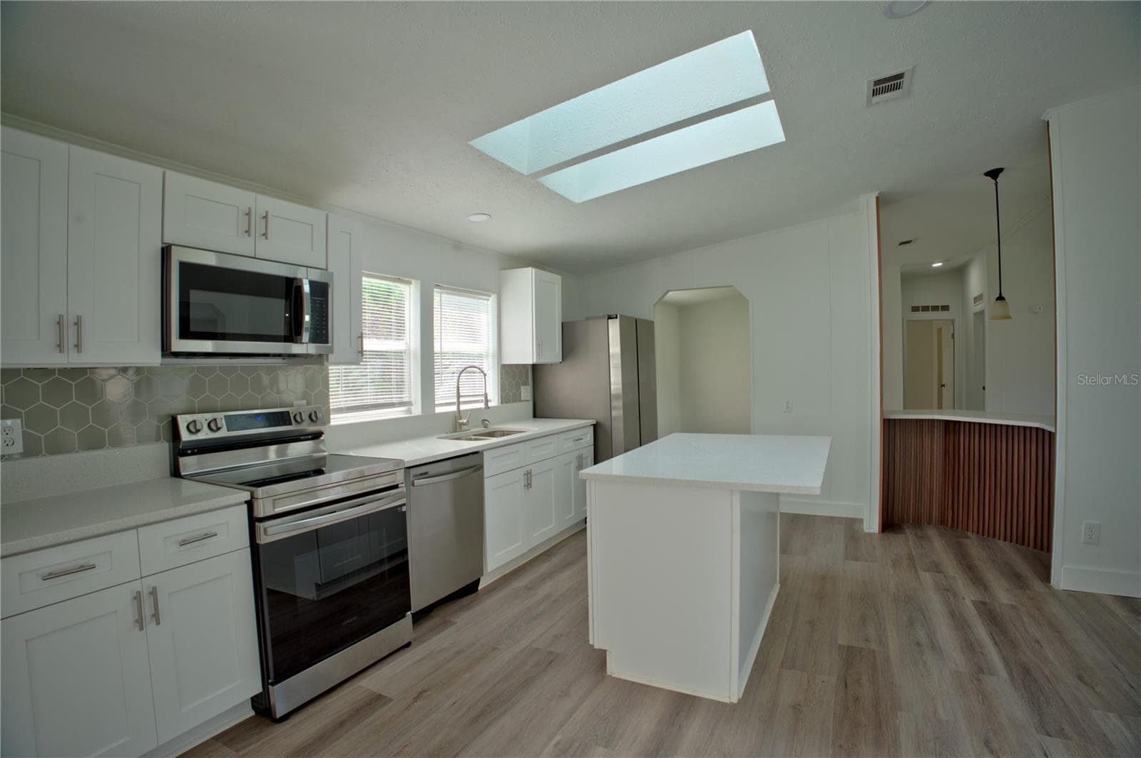 Manufactured Home at 1124 DARA CAY DR, KISSIMMEE, photo 9 of 29