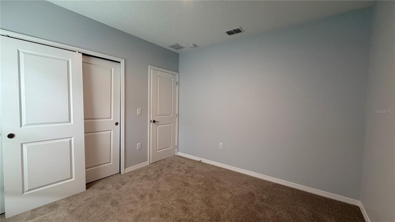 Single Family Residence at 486 PINE TREE BRIDGE TRL, ST CLOUD, photo 13 of 32