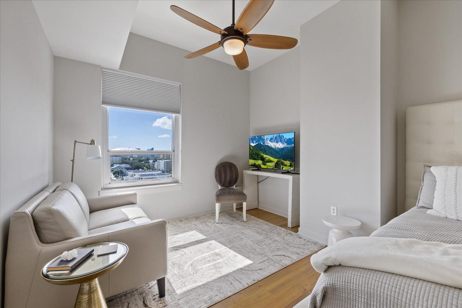 Condominium at 400 4TH AVE S #1004, ST PETERSBURG, photo 19 of 61