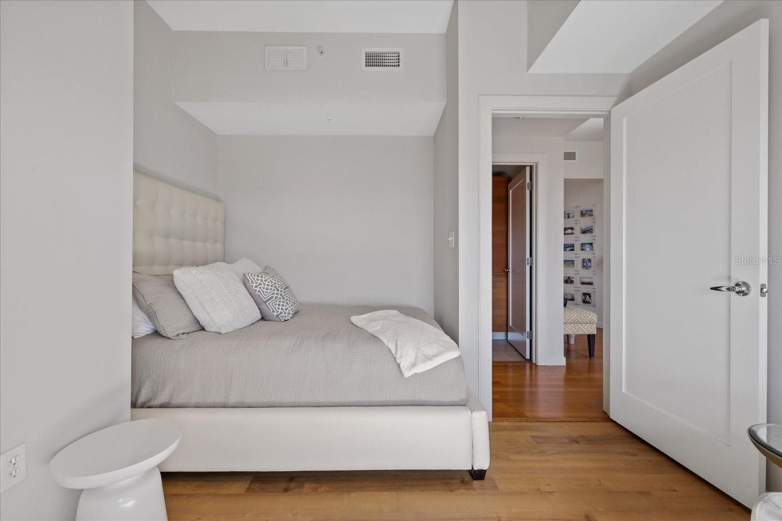Condominium at 400 4TH AVE S #1004, ST PETERSBURG, photo 21 of 61