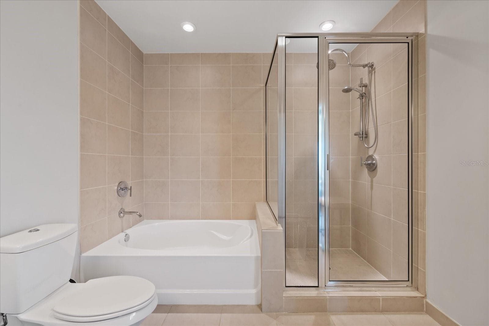 Condominium at 400 4TH AVE S #1004, ST PETERSBURG, photo 33 of 61