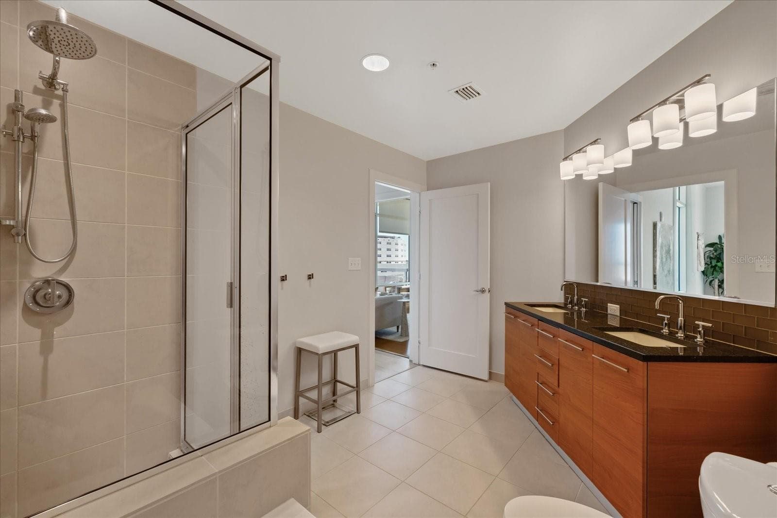 Condominium at 400 4TH AVE S #1004, ST PETERSBURG, photo 34 of 61