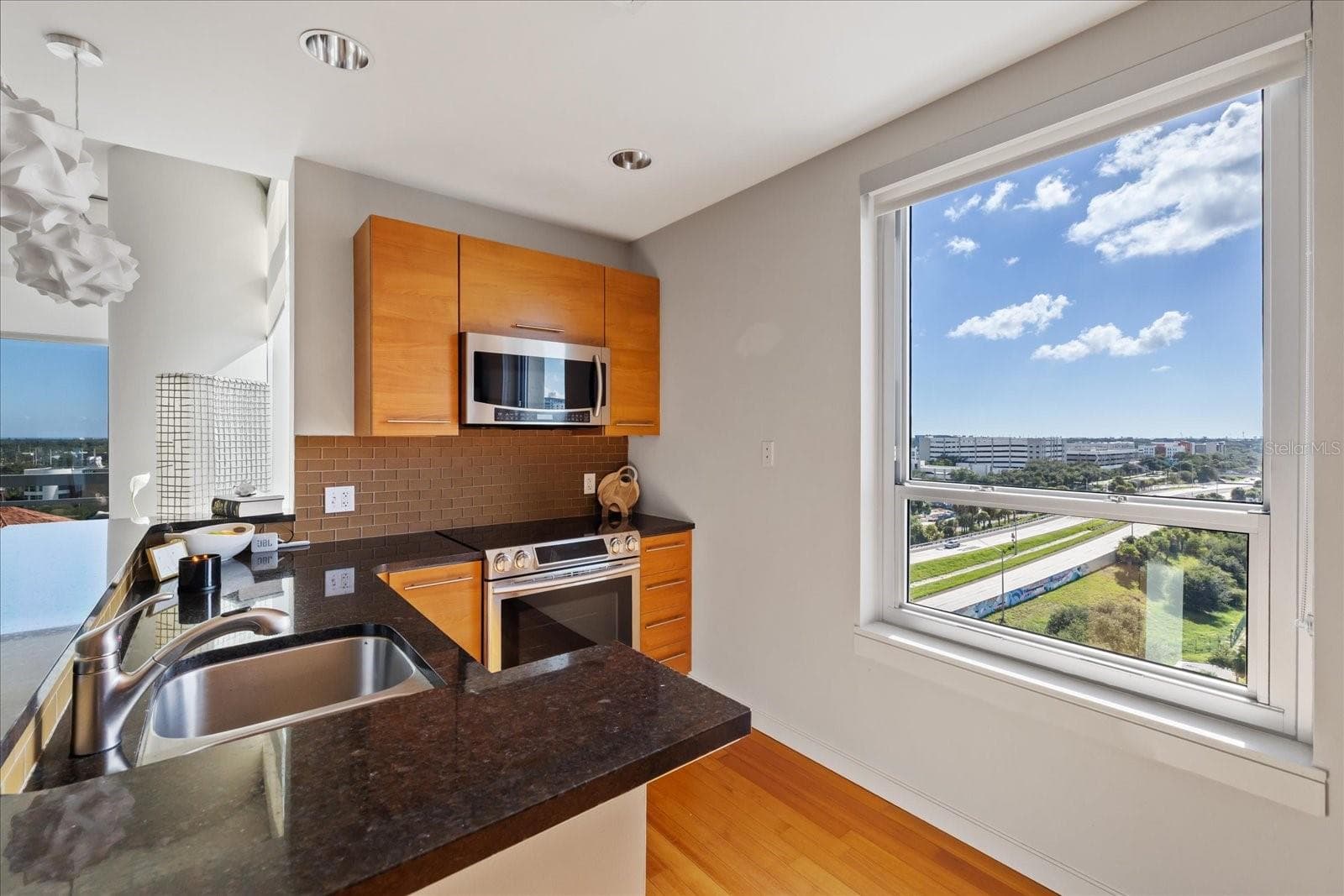 Condominium at 400 4TH AVE S #1004, ST PETERSBURG, photo 38 of 61