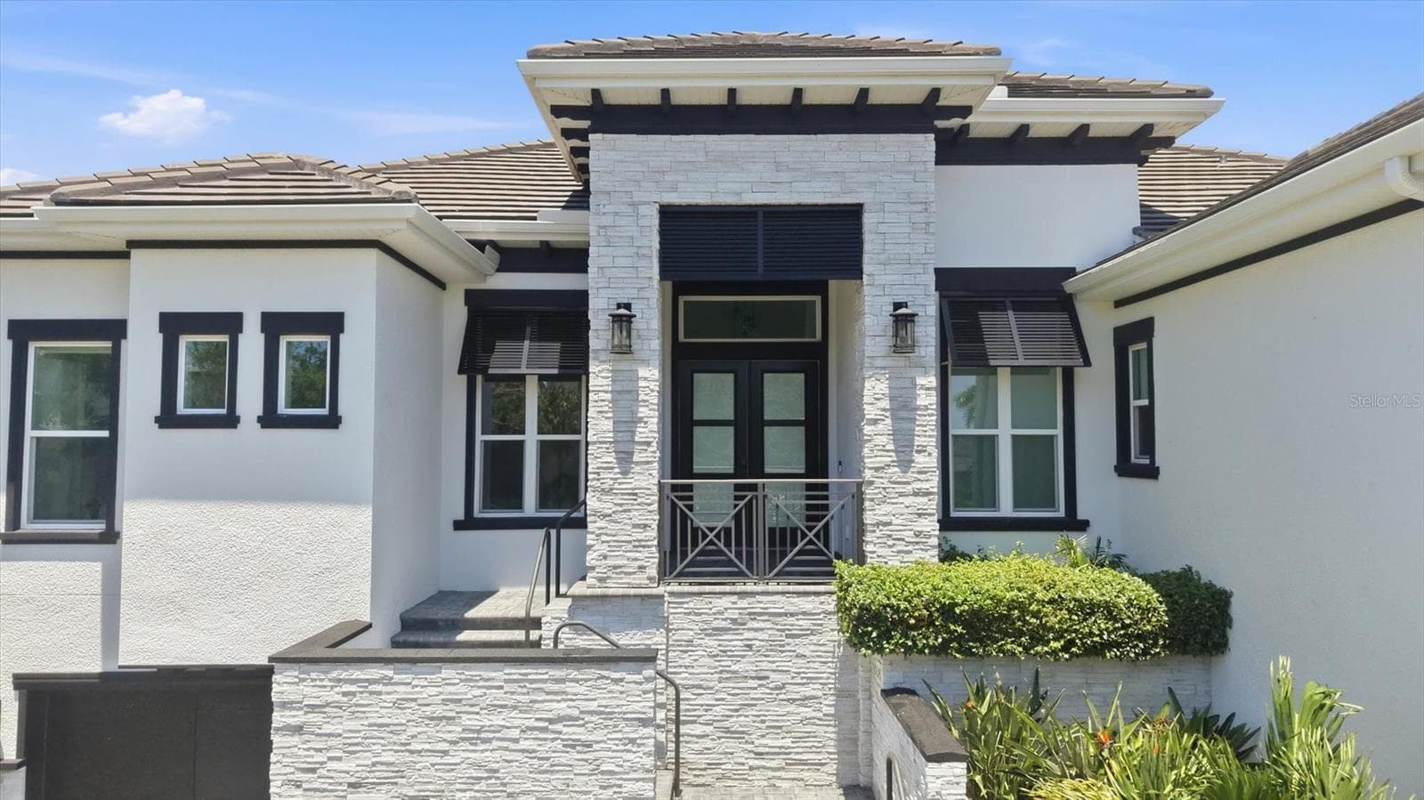 Front Elevation - 387 S SHORE DR, SARASOTA