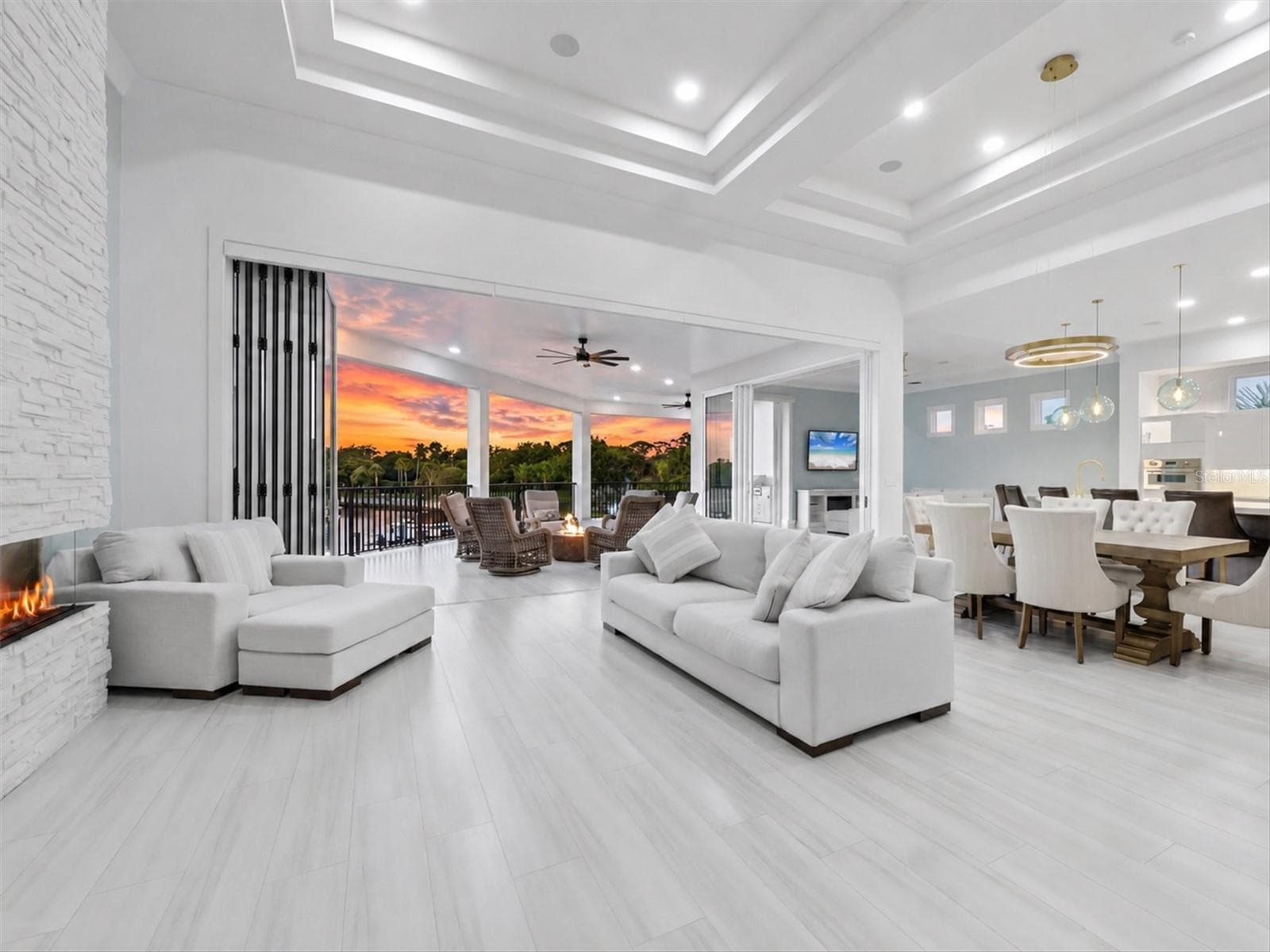 Living Room - 387 S SHORE DR, SARASOTA