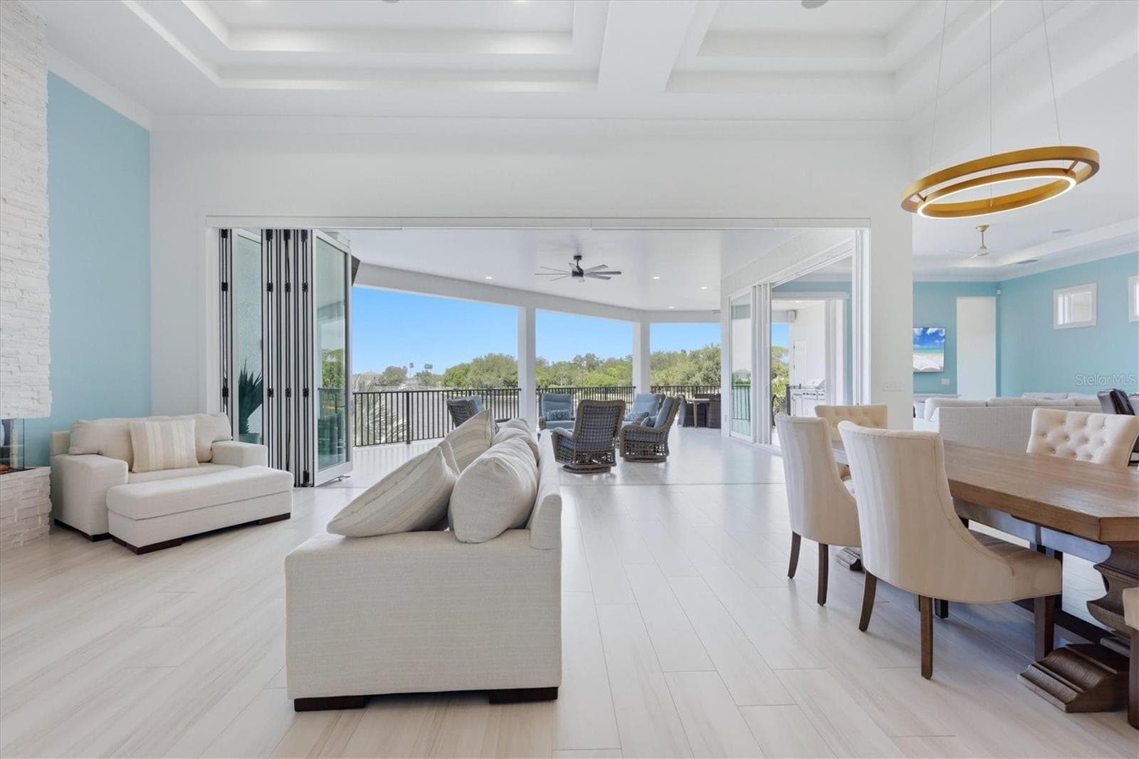 Living Room - 387 S SHORE DR, SARASOTA