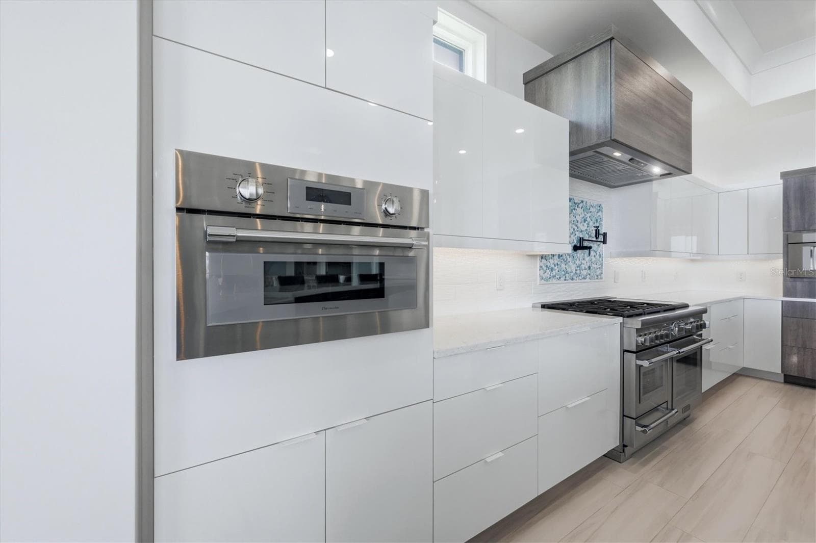 Kitchen - 387 S SHORE DR, SARASOTA