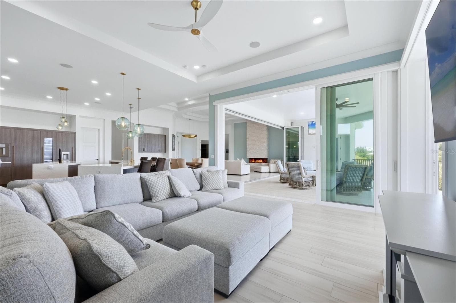 Family Room - 387 S SHORE DR, SARASOTA