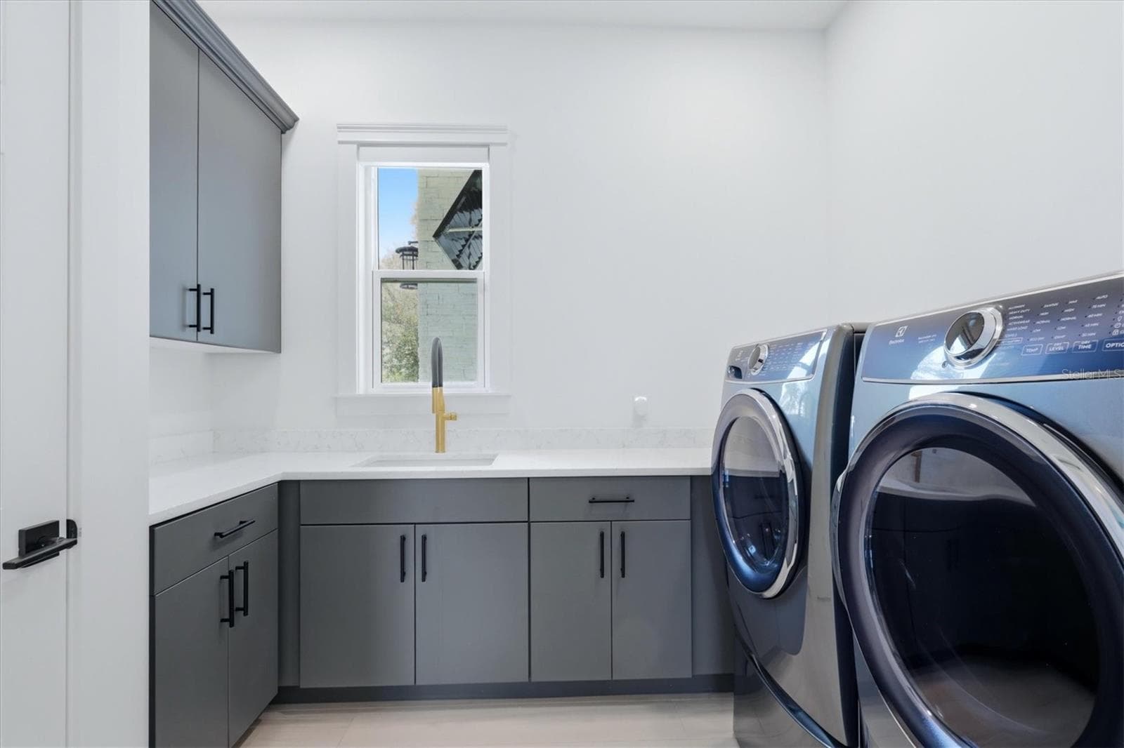 Laundry - 387 S SHORE DR, SARASOTA
