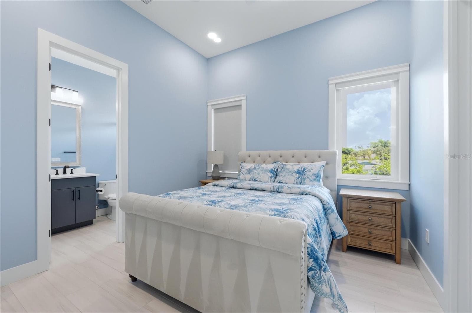 Guest Bedroom 1 - 387 S SHORE DR, SARASOTA