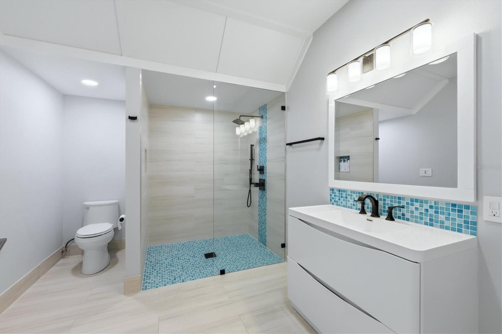 Bonus Bathroom - 387 S SHORE DR, SARASOTA