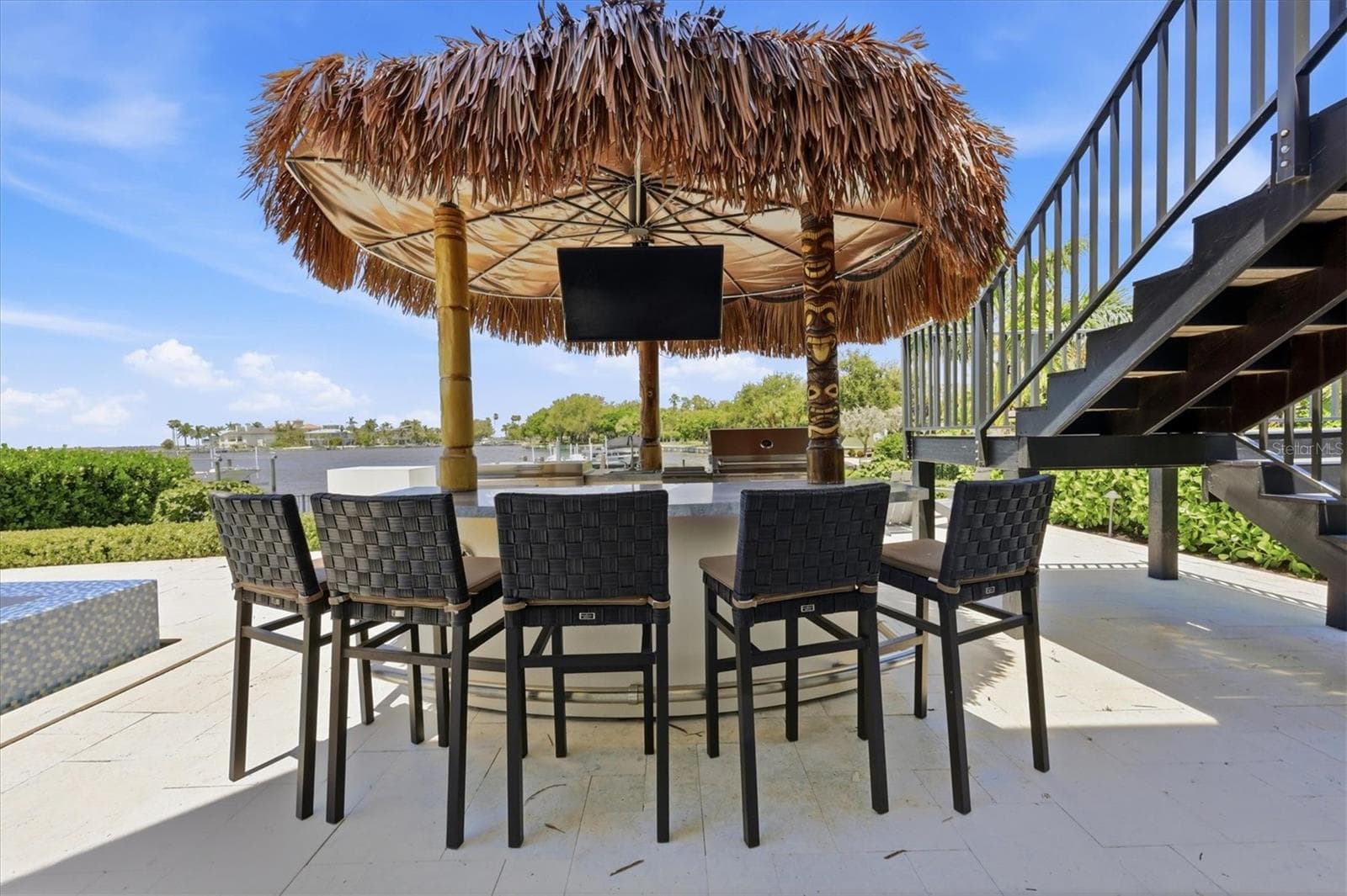 Outdoor Tiki Bar - 387 S SHORE DR, SARASOTA