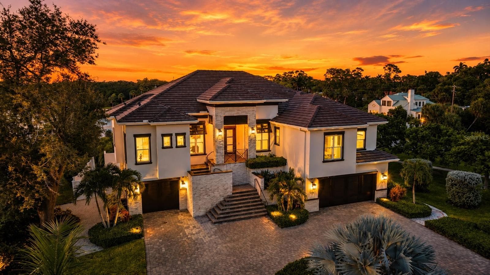 Front Elevation - 387 S SHORE DR, SARASOTA