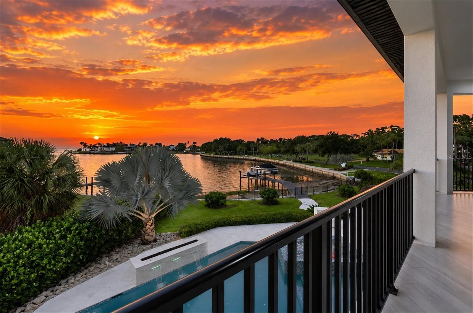 Upper Patio - 387 S SHORE DR, SARASOTA