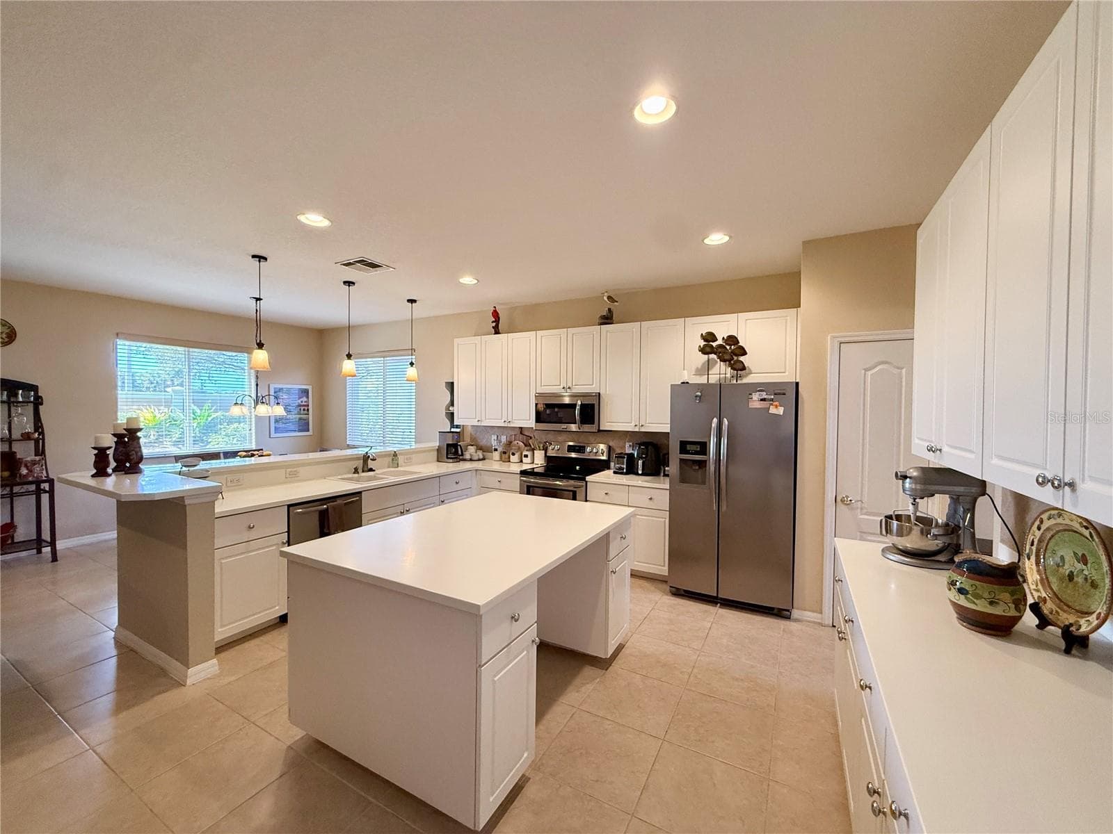 Single Family Residence at 15470 LAGUNA HILLS DR, FORT MYERS, photo 10 of 50