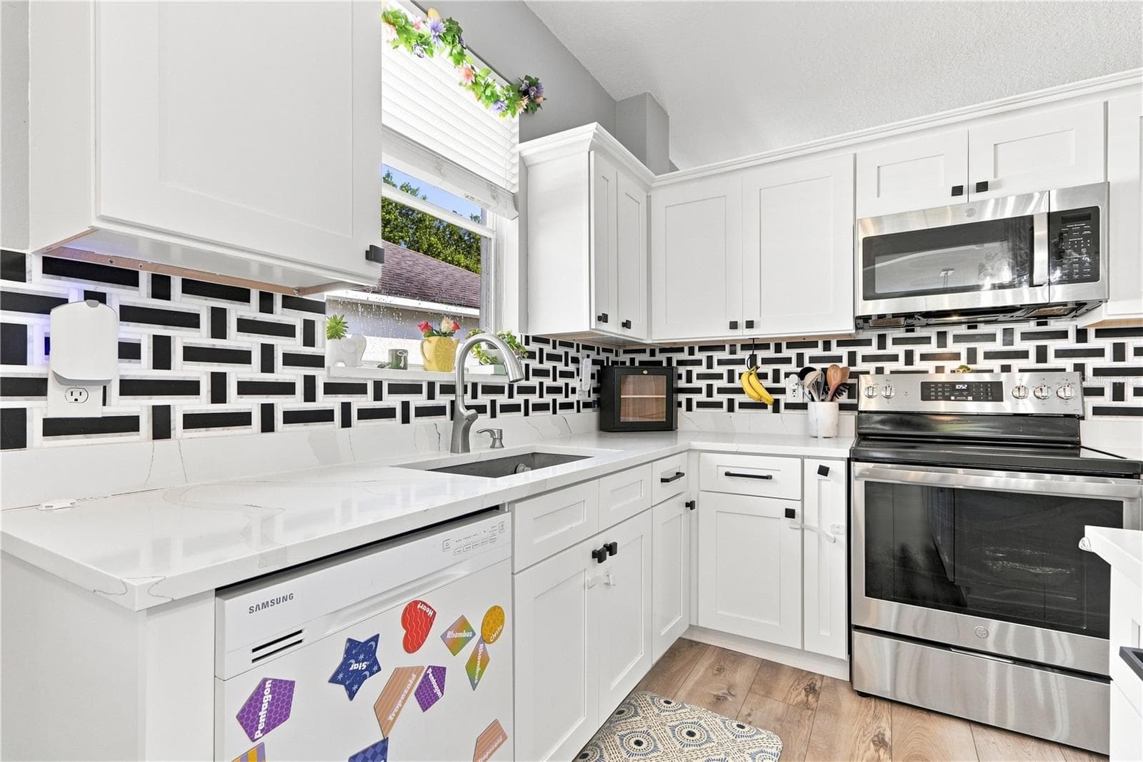 Single Family Residence at 1732 NESTLEWOOD TRL, ORLANDO, photo 11 of 36