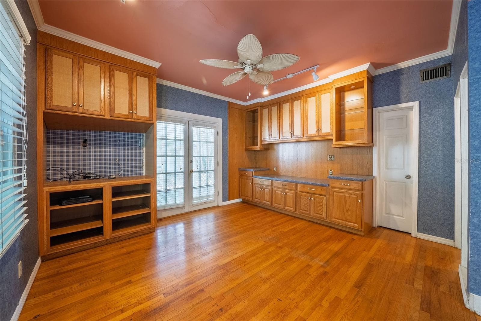 Single Family Residence at 813 GREENWOOD ST, ORLANDO, photo 11 of 40