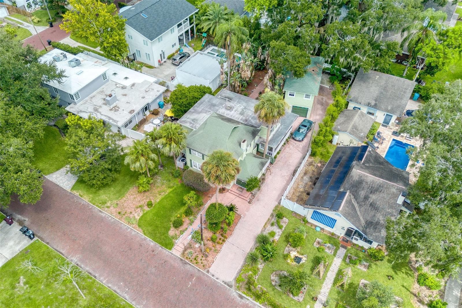 Single Family Residence at 813 GREENWOOD ST, ORLANDO, photo 35 of 40