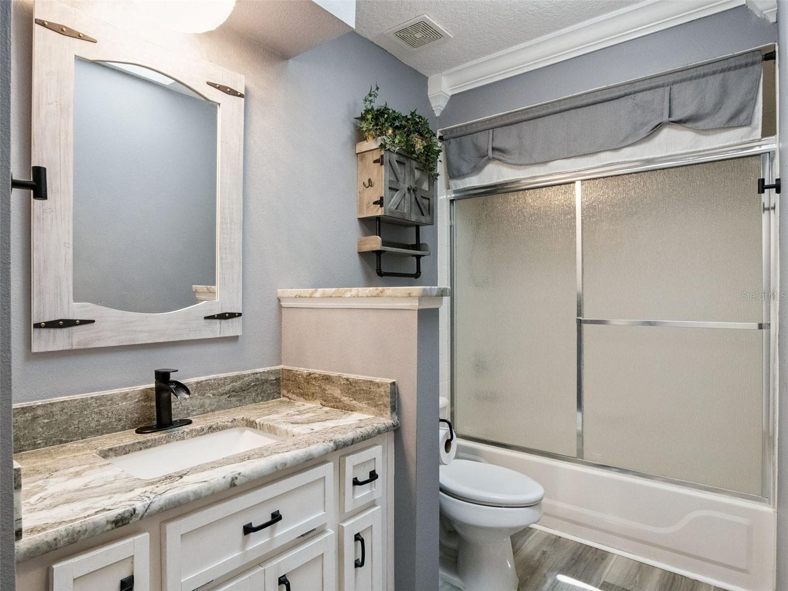 Guest Bathroom - 21738 KING RICHARDS WAY, LEESBURG
