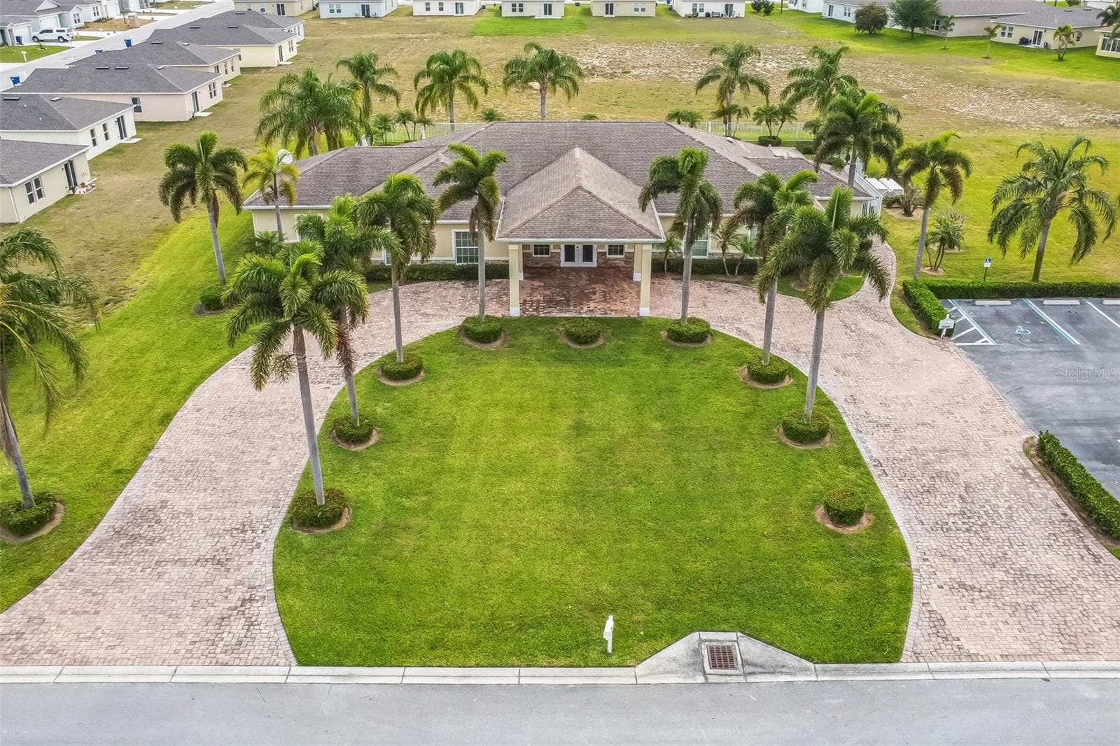 Single Family Residence at 1329 STONE RIDGE CIR, SEBRING, photo 35 of 37
