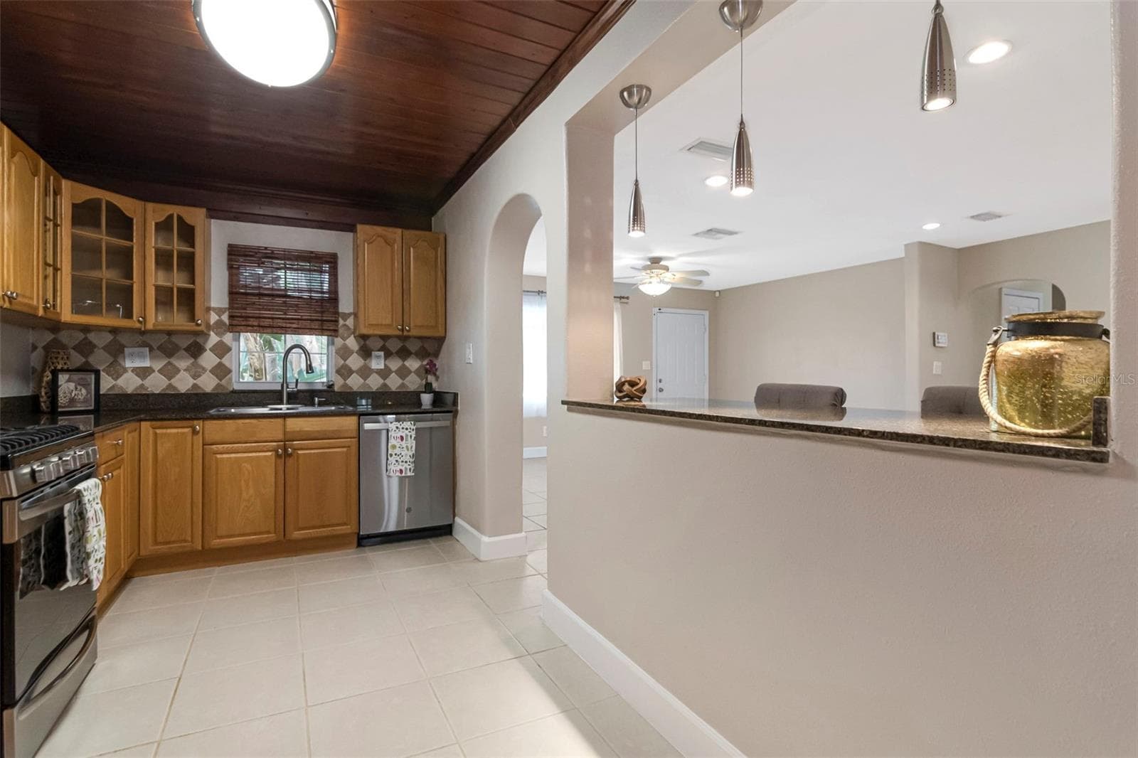 Tiled Backsplash - 311 N GOMEZ AVE, TAMPA