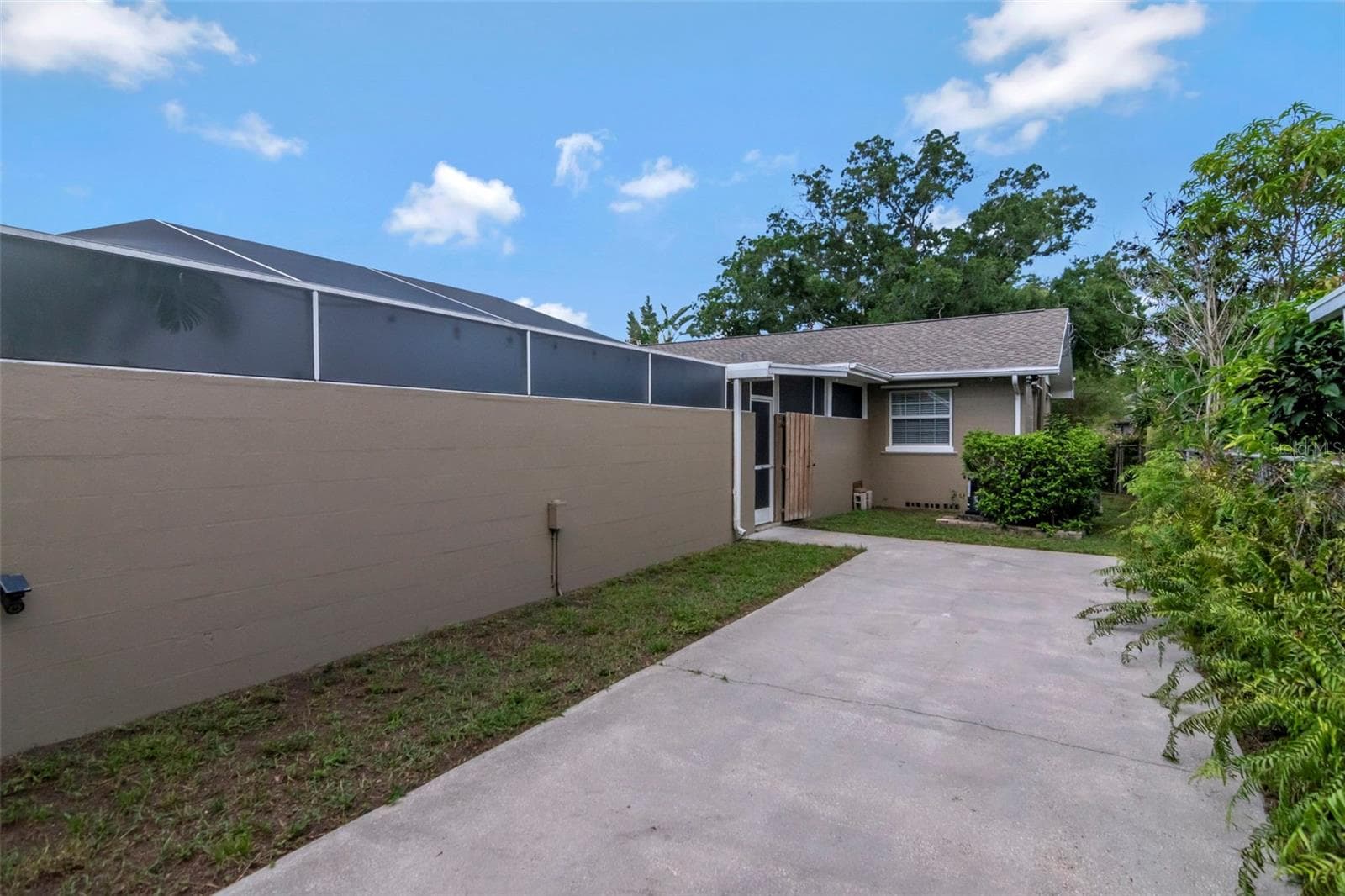 Pool Wall for Privacy - 311 N GOMEZ AVE, TAMPA