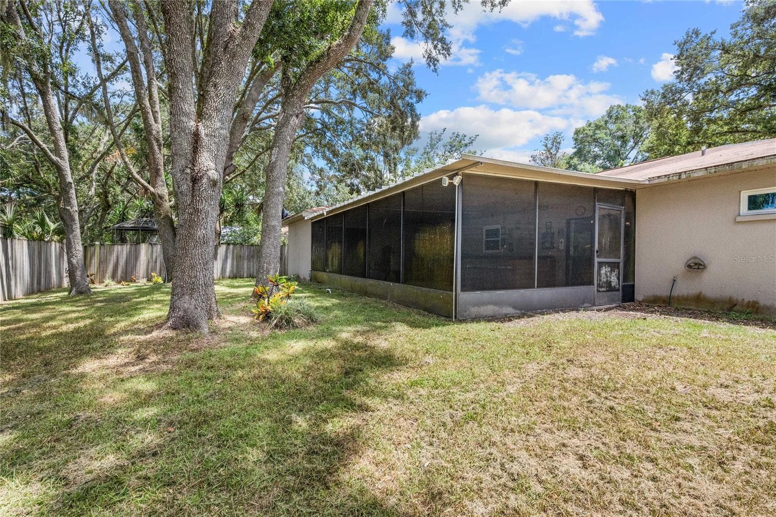 Single Family Residence at 2423 FORREST CREST CIR, LUTZ, photo 12 of 45