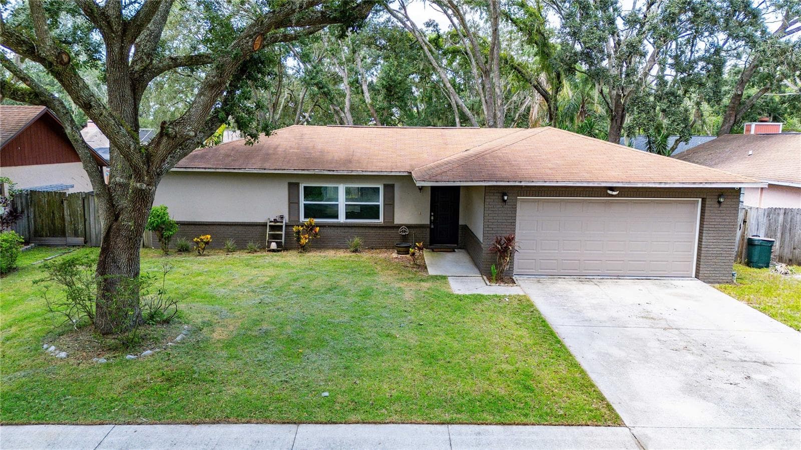 Single Family Residence at 2423 FORREST CREST CIR, LUTZ, photo 13 of 45
