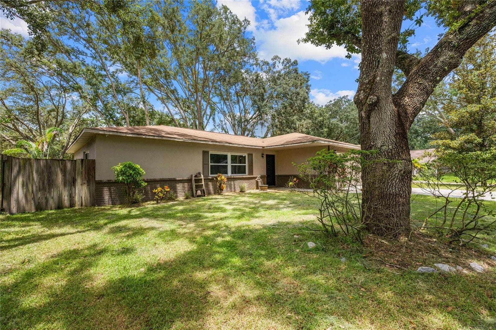 Single Family Residence at 2423 FORREST CREST CIR, LUTZ, photo 36 of 45