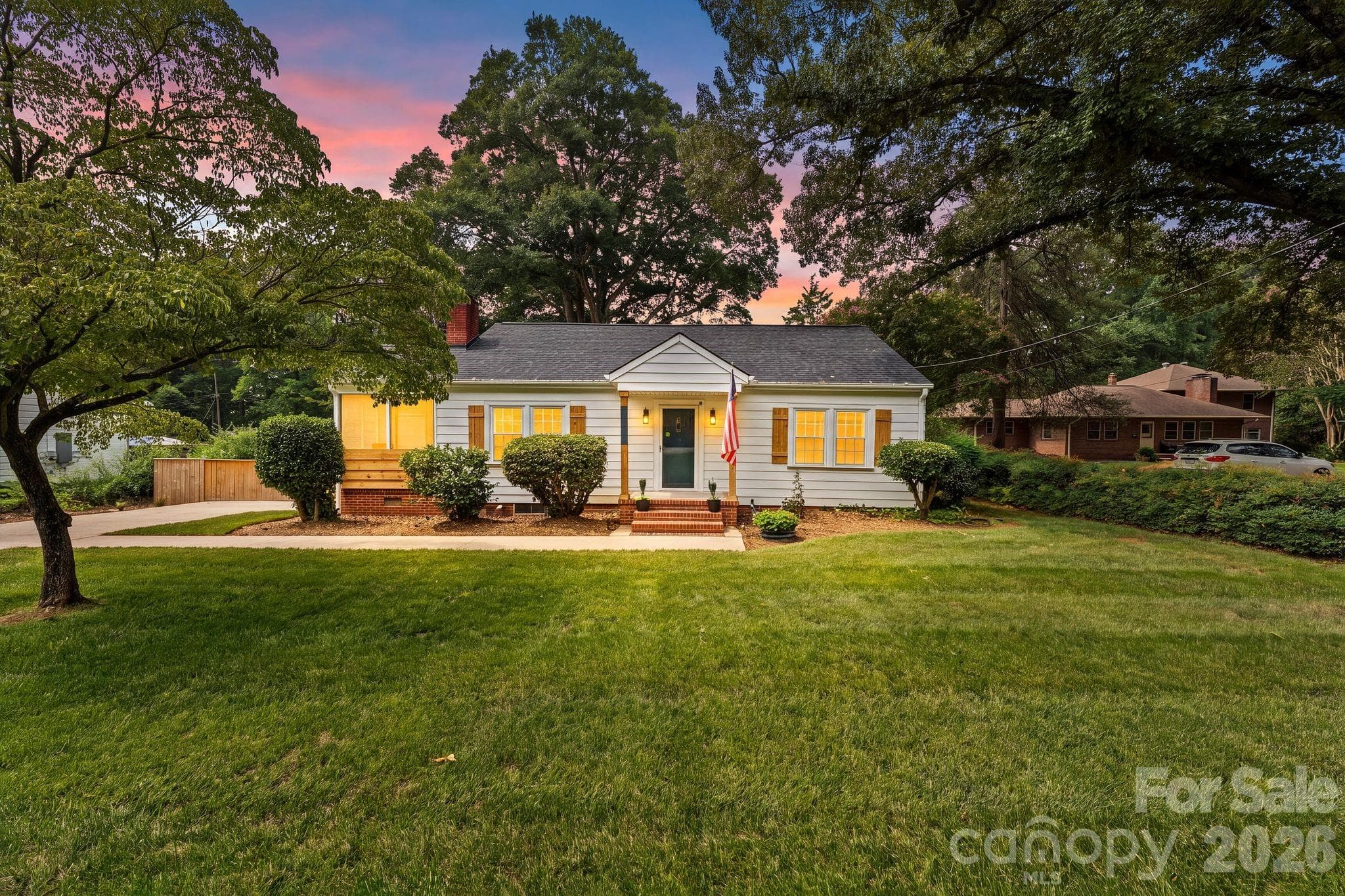 Single Family Residence at 1537 S New Hope Road, Gastonia, photo 2 of 32