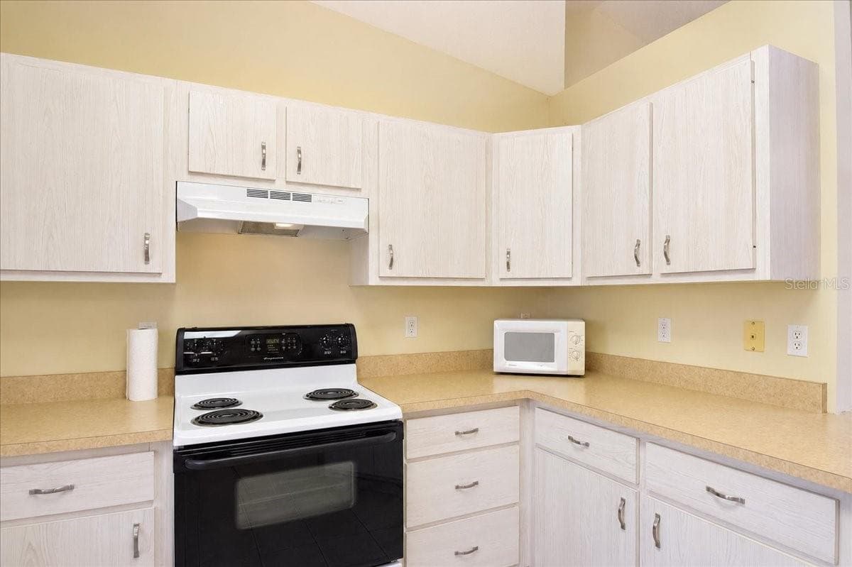 Single Family Residence at 21875 NE 135TH LN, FORT MC COY, photo 15 of 38