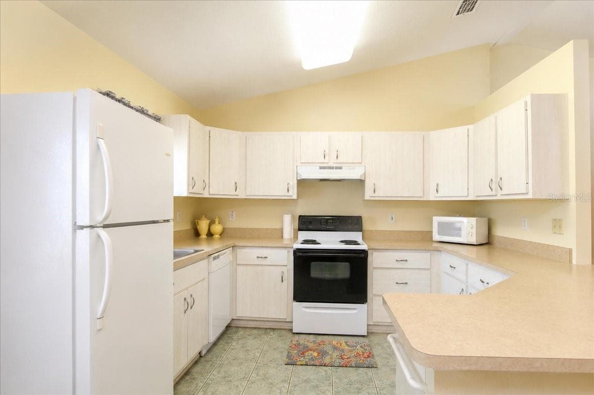 Single Family Residence at 21875 NE 135TH LN, FORT MC COY, photo 16 of 38