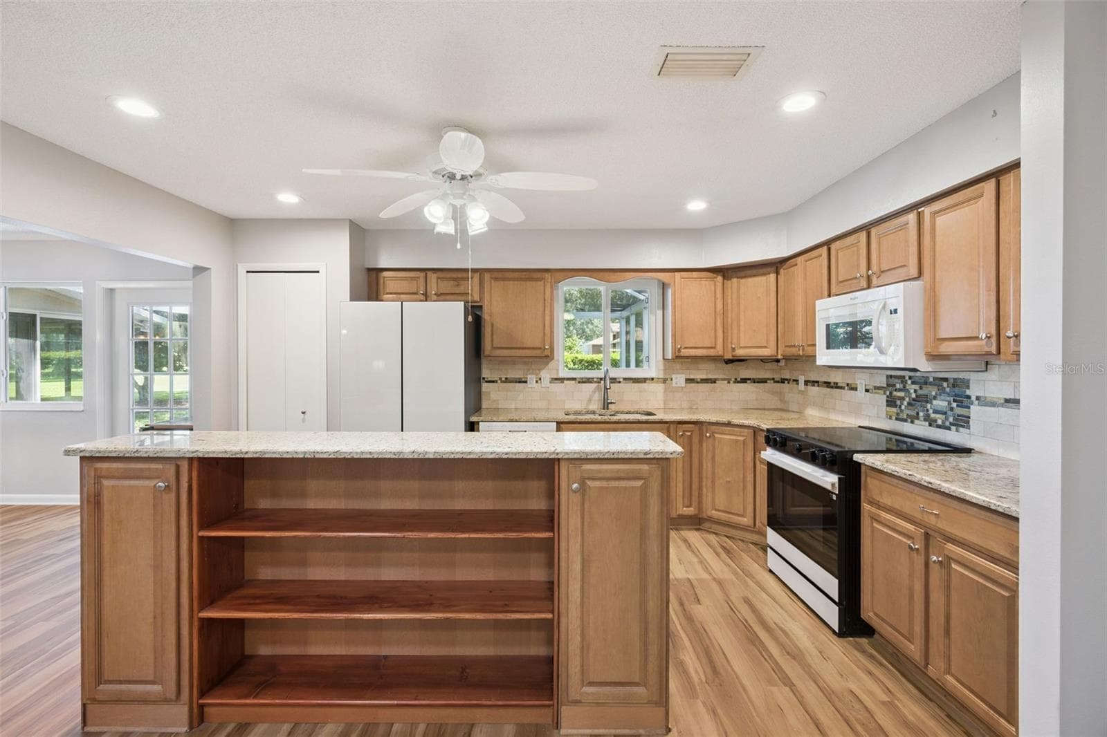 Single Family Residence at 5606 ROSEWALL CIR, LEESBURG, photo 12 of 65