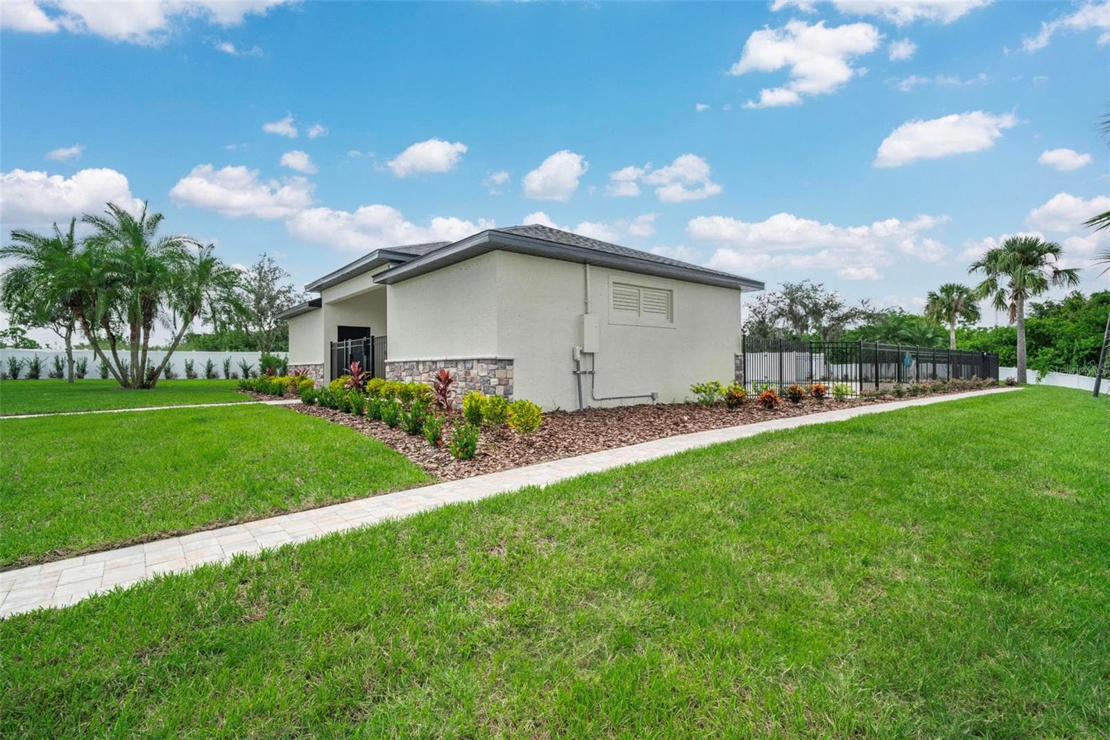 Single Family Residence at 460 OAK CANOPY CIR, AVON PARK, photo 40 of 49