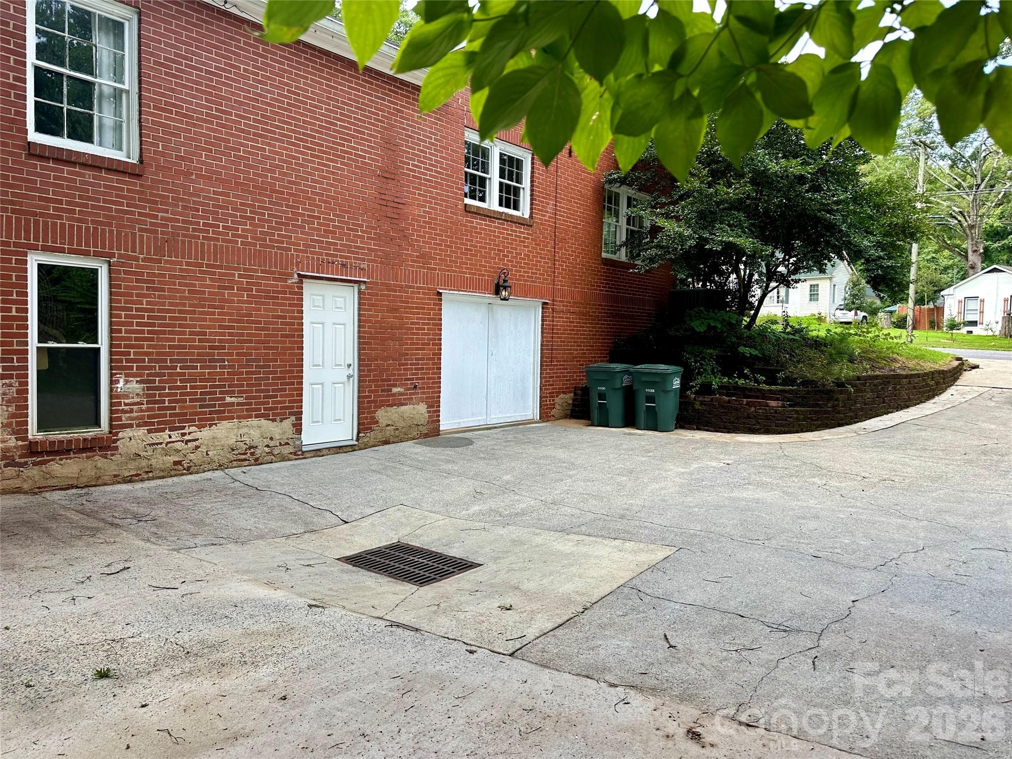 Large driveway - 1214 S York Street, Gastonia