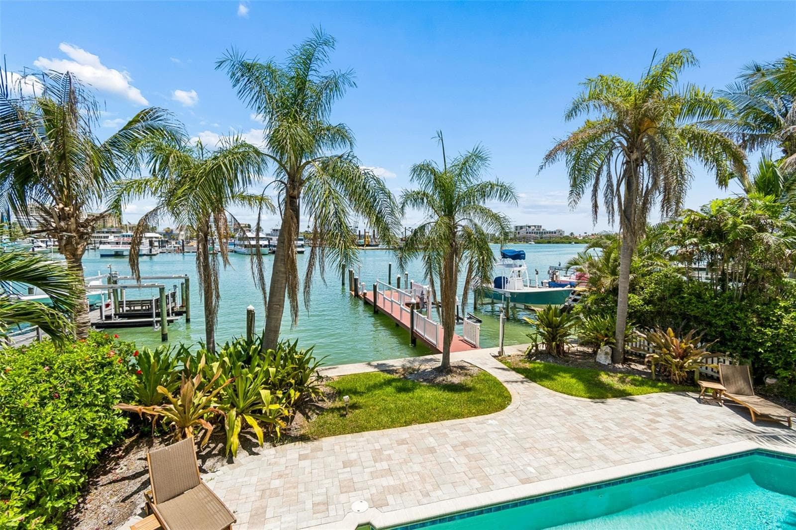 Single Family Residence at 136 DEVON DR, CLEARWATER BEACH, photo 17 of 83