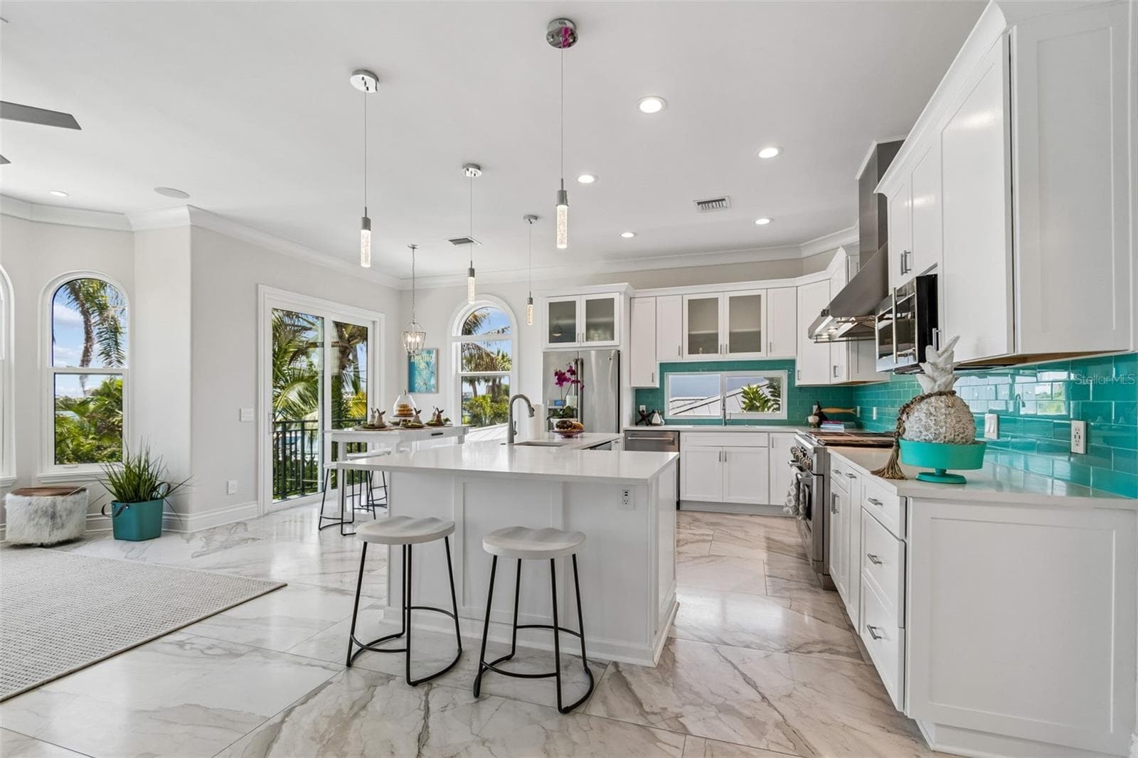 Single Family Residence at 136 DEVON DR, CLEARWATER BEACH, photo 19 of 83