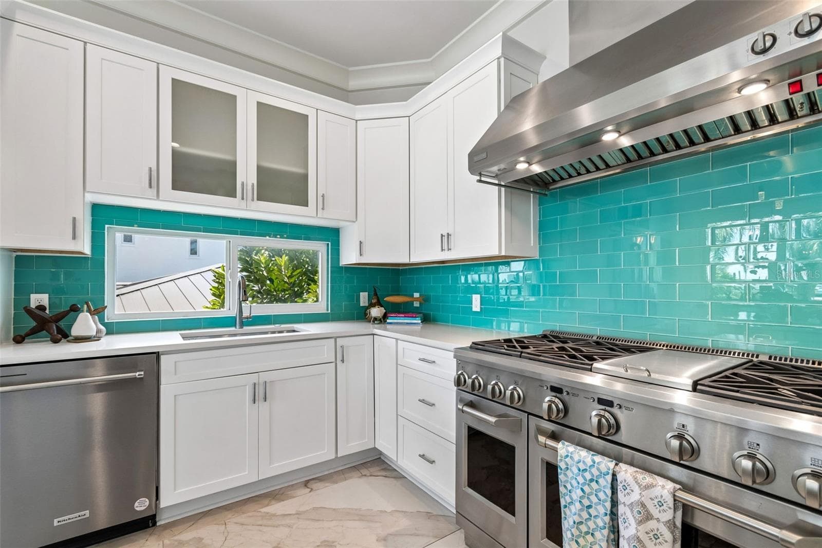 Single Family Residence at 136 DEVON DR, CLEARWATER BEACH, photo 23 of 83