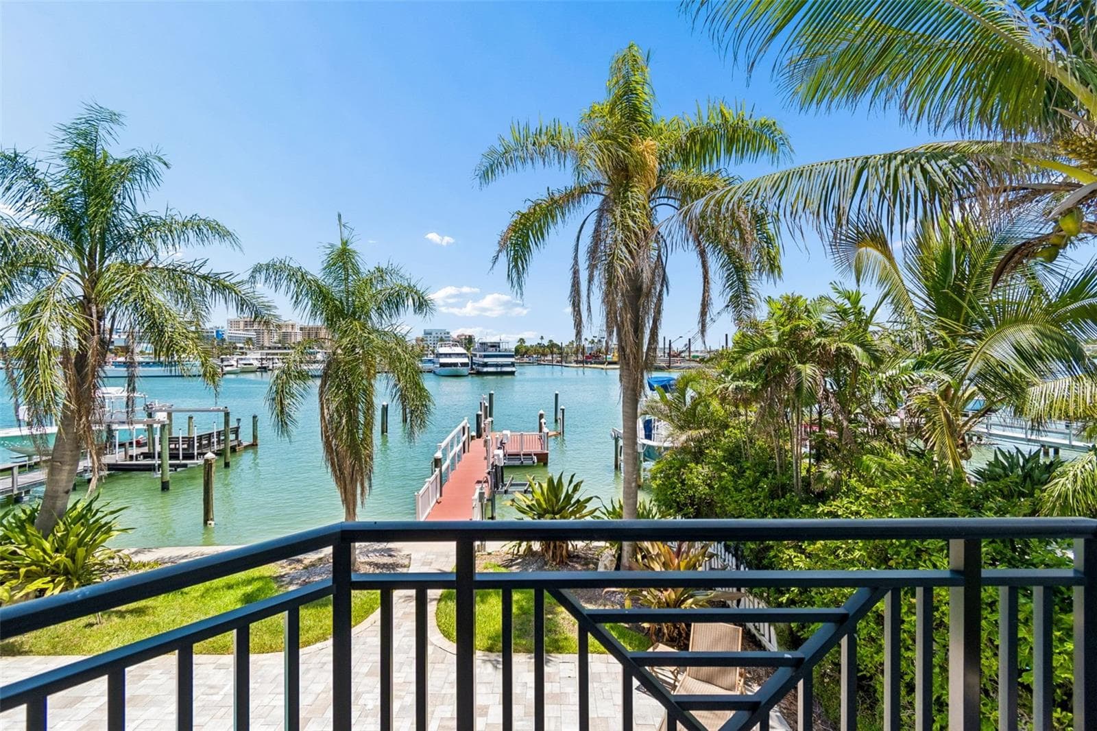 Single Family Residence at 136 DEVON DR, CLEARWATER BEACH, photo 32 of 83