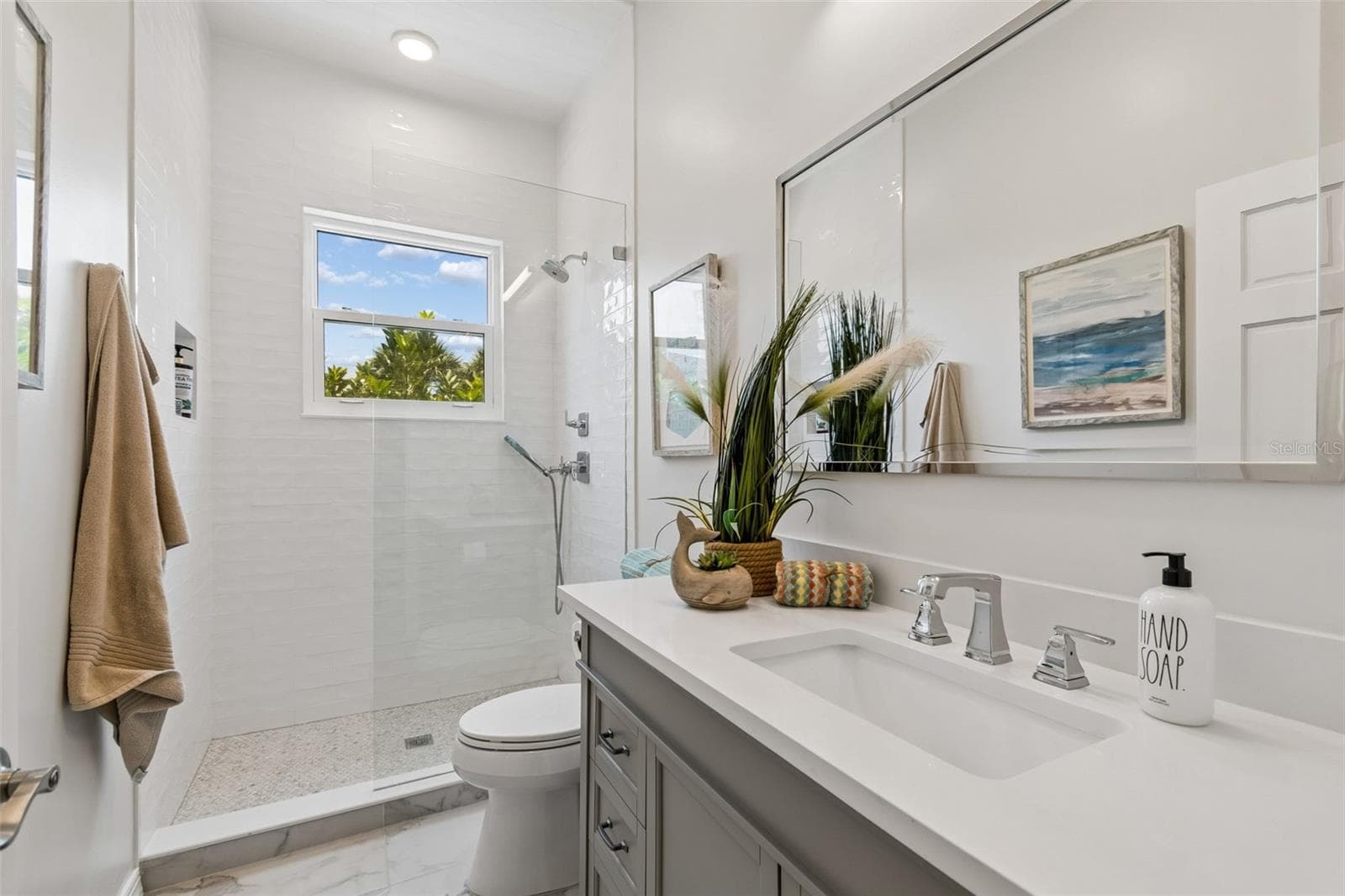 Single Family Residence at 136 DEVON DR, CLEARWATER BEACH, photo 41 of 83