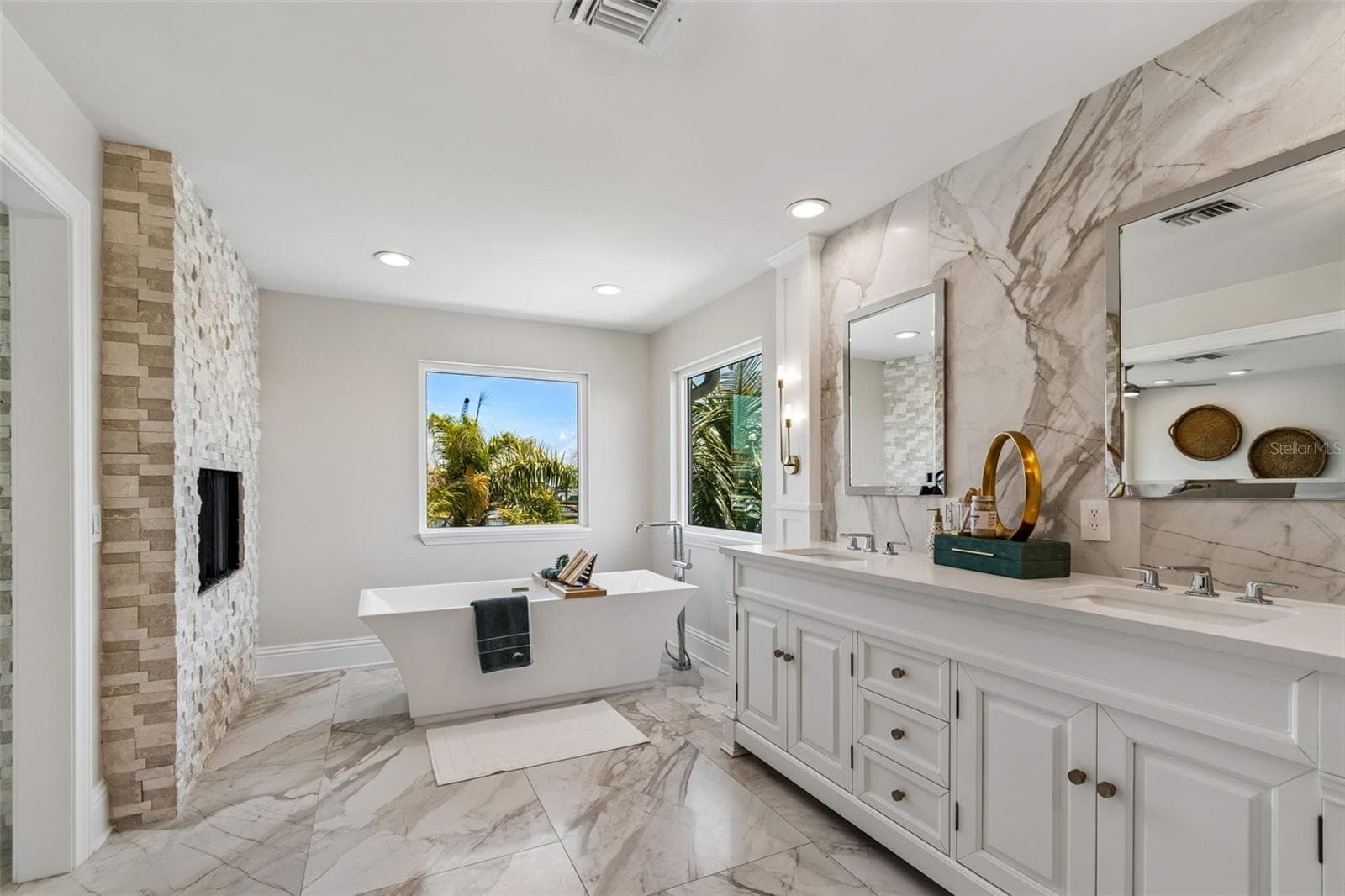 Single Family Residence at 136 DEVON DR, CLEARWATER BEACH, photo 55 of 83