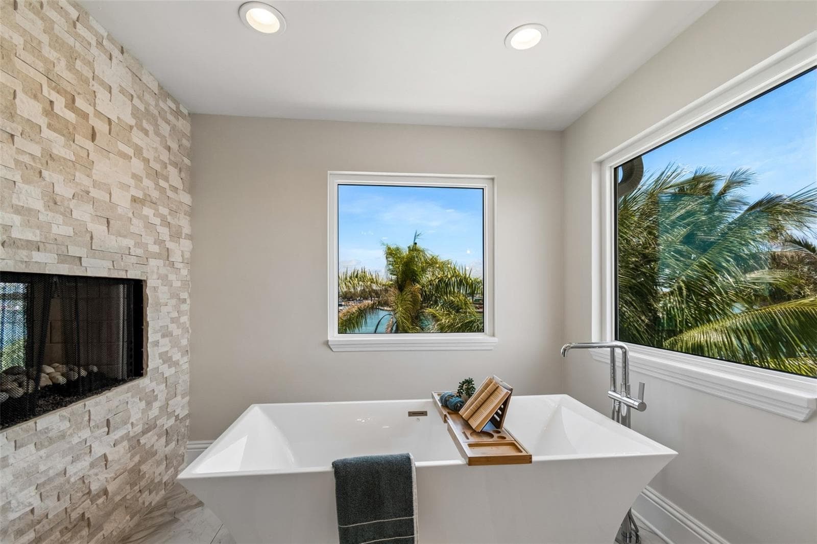Single Family Residence at 136 DEVON DR, CLEARWATER BEACH, photo 56 of 83