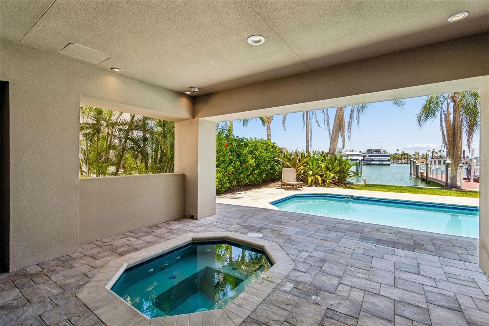 Single Family Residence at 136 DEVON DR, CLEARWATER BEACH, photo 64 of 83