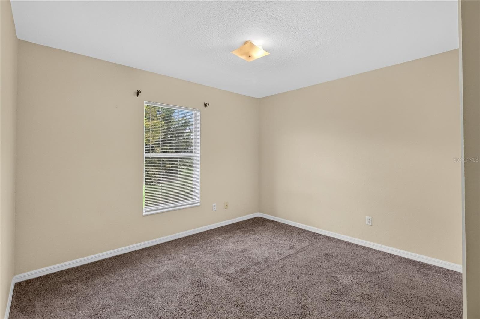 Single Family Residence at 106 MAJESTIC GARDENS CT, WINTER HAVEN, photo 6 of 33