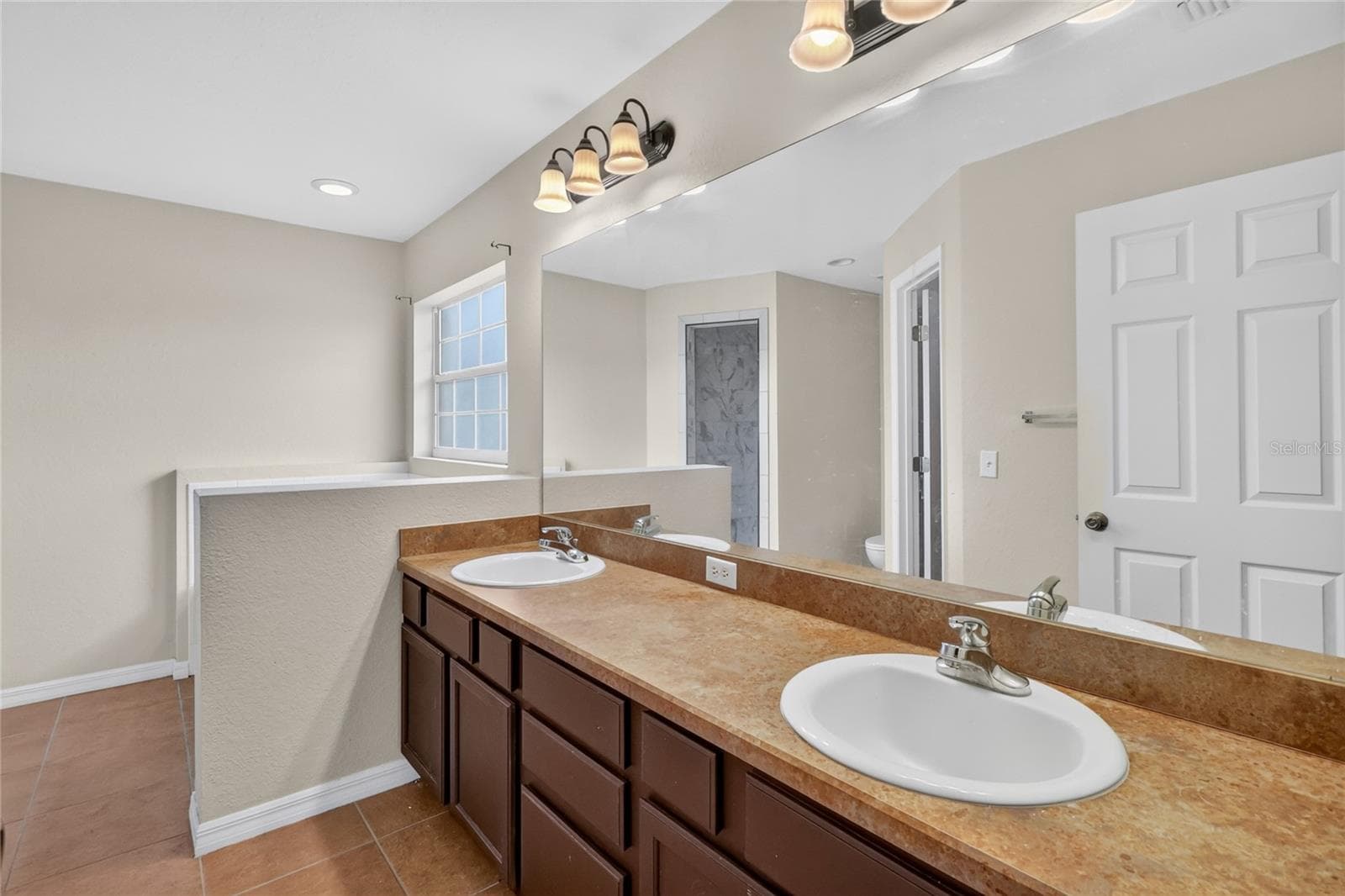 Single Family Residence at 106 MAJESTIC GARDENS CT, WINTER HAVEN, photo 10 of 33