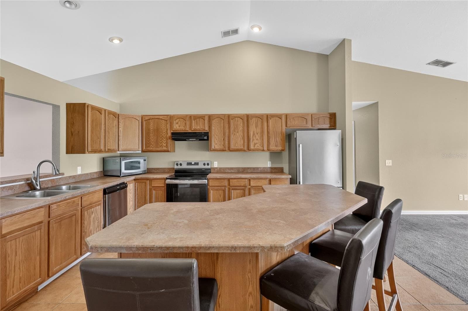 Single Family Residence at 106 MAJESTIC GARDENS CT, WINTER HAVEN, photo 18 of 33