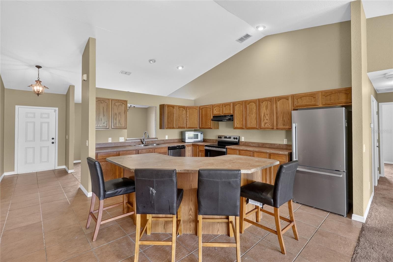 Single Family Residence at 106 MAJESTIC GARDENS CT, WINTER HAVEN, photo 19 of 33