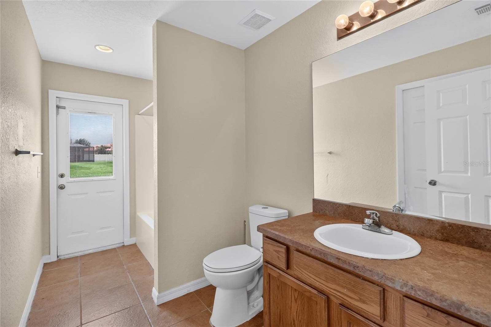 Single Family Residence at 106 MAJESTIC GARDENS CT, WINTER HAVEN, photo 25 of 33