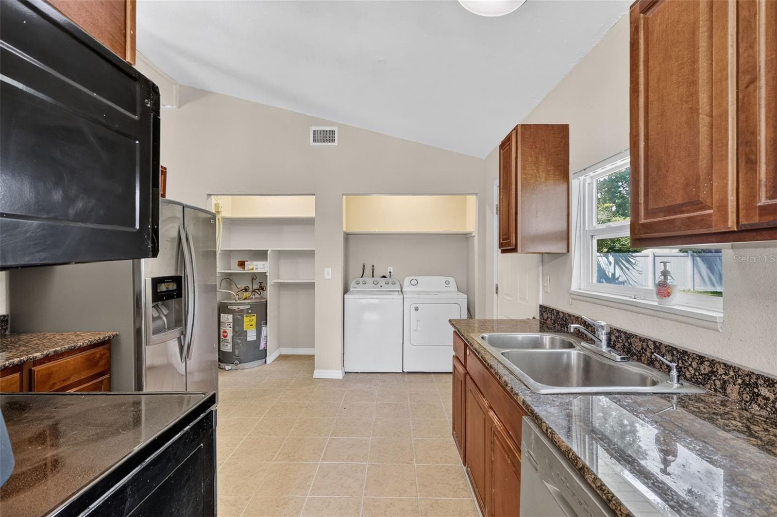 Single Family Residence at 13581 SE 48TH CT, SUMMERFIELD, photo 9 of 37